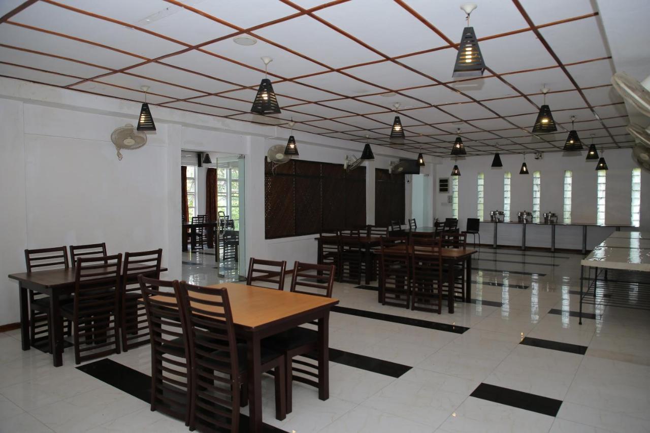 Oyo 256 Subash Hotel Jaffna Exterior foto